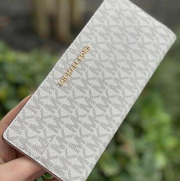 Michael Kors Handbags - Michael Kors Bifold Wallet Jet Set Slim Signature